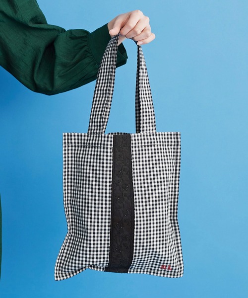 Malle(マル)の「malle ギンガムパッチワーク 刺繍バッグ(トートバッグ・レディース・ブラック/レッド・FREE)」の2枚目の写真