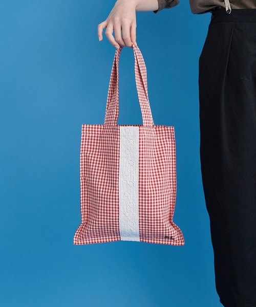 Malle(マル)の「malle ギンガムパッチワーク 刺繍バッグ(トートバッグ・レディース・ブラック/レッド・FREE)」の6枚目の写真