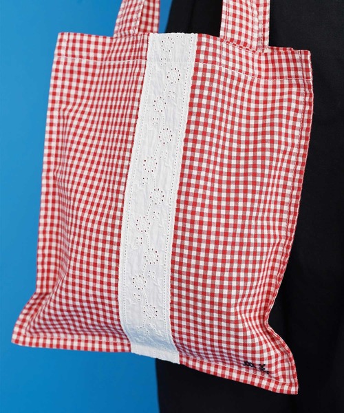 Malle(マル)の「malle ギンガムパッチワーク 刺繍バッグ(トートバッグ・レディース・ブラック/レッド・FREE)」の8枚目の写真