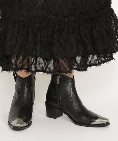 Ray BEAMS(レイビームス)の「Mollini / ショート ブーツ(ブーツ・レディース・ホワイト/ブラック・36/37/38/39)」の1枚目の写真