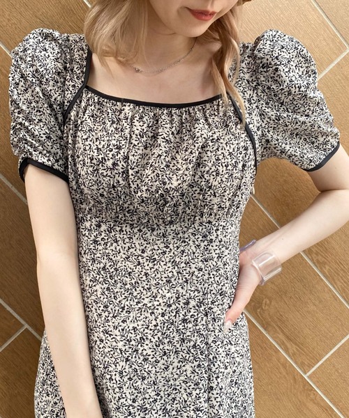 archives(アルシーヴ)の「花柄パイピングスリットワンピース(ワンピース・レディース・ブラック/ブルー/アイボリー・MEDIUM)」の21枚目の写真