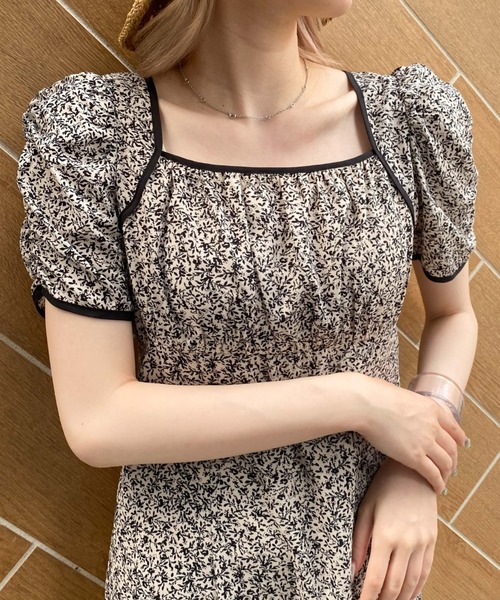 archives(アルシーヴ)の「花柄パイピングスリットワンピース(ワンピース・レディース・ブラック/ブルー/アイボリー・MEDIUM)」の22枚目の写真