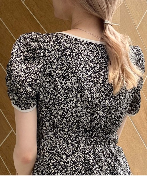 archives(アルシーヴ)の「花柄パイピングスリットワンピース(ワンピース・レディース・ブラック/ブルー/アイボリー・MEDIUM)」の8枚目の写真