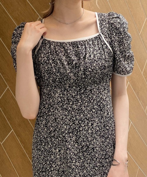 archives(アルシーヴ)の「花柄パイピングスリットワンピース(ワンピース・レディース・ブラック/ブルー/アイボリー・MEDIUM)」の4枚目の写真