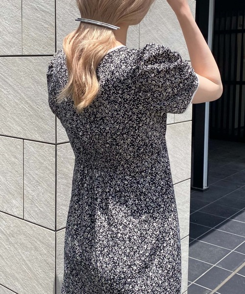 archives(アルシーヴ)の「花柄パイピングスリットワンピース(ワンピース・レディース・ブラック/ブルー/アイボリー・MEDIUM)」の12枚目の写真