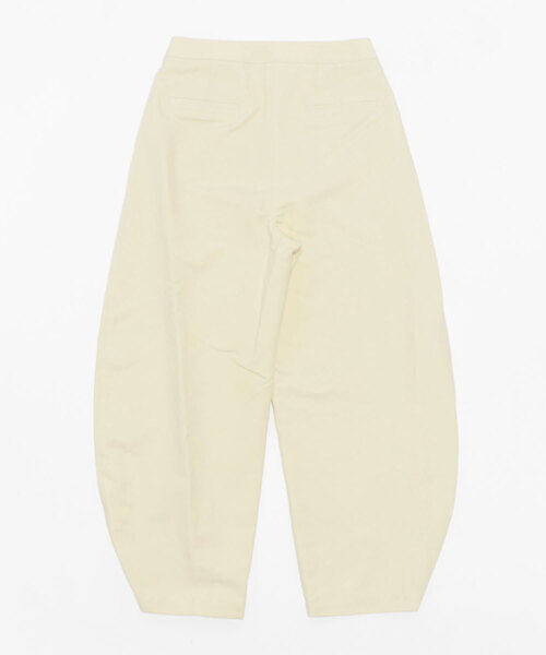 AMOMENTO(アモーメント)の「【AMOMENTO】CURVED LEG PANTS(その他パンツ・レディース・オフホワイト・0)」の2枚目の写真
