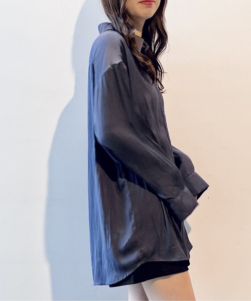 NOMAE(ノーマエ)の「スリットスリーブシャツ(シャツ/ブラウス・レディース・ライトグレー/アイボリー/ダークブルー/ライトピンク・FREE)」の3枚目の写真