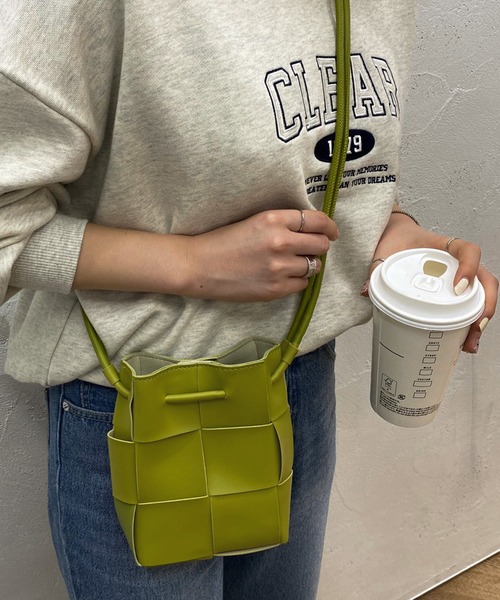 apres jour mignon（アプレジュールミニョン）の「【apresjour mignon×ARIAZ】編み込みショルダーバック（ショルダーバッグ・レディース・グリーン系その他/ブラック/オフホワイト・ONESIZE）」の3枚目の写真