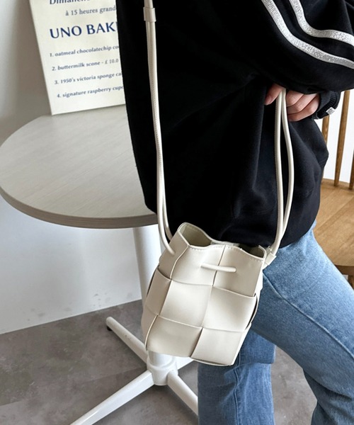 apres jour mignon（アプレジュールミニョン）の「【apresjour mignon×ARIAZ】編み込みショルダーバック（ショルダーバッグ・レディース・グリーン系その他/ブラック/オフホワイト・ONESIZE）」の13枚目の写真