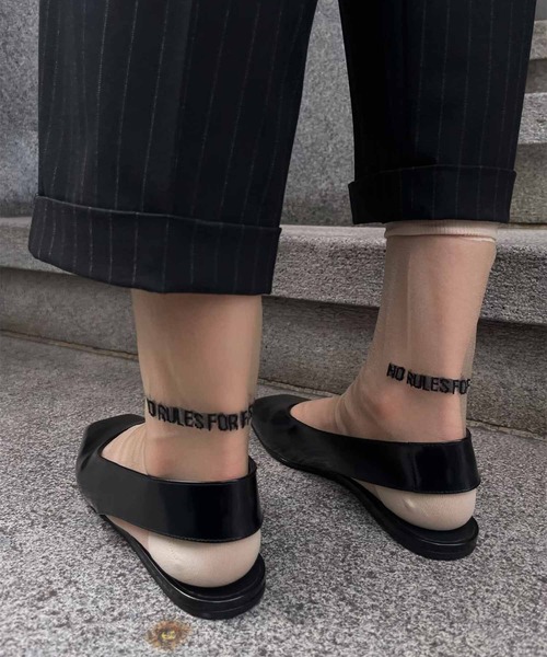 Ameri(アメリ)の「UND GYPSUM ART PRINT SOCKS(ソックス/靴下・レディース・マルチ・FREE)」の5枚目の写真