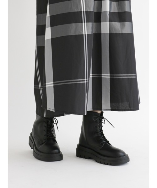 Samansa Mos2 blue(サマンサモスモスブルー)の「ボリュームソールレースアップブーツ(ドレスシューズ・レディース・ブラック/キナリ・MEDIUM/LARGE)」の7枚目の写真