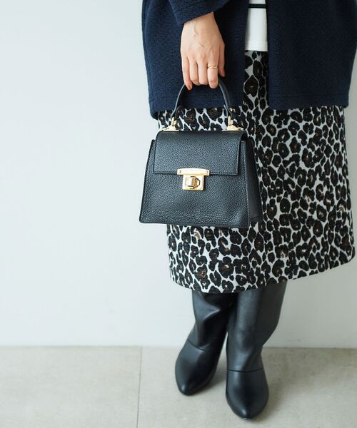 le.coeur blanc（ルクールブラン）の「AULENTTI ミニスクエアショルダー（ショルダーバッグ・レディース・キャメル/ブラック・FREE）」の5枚目の写真