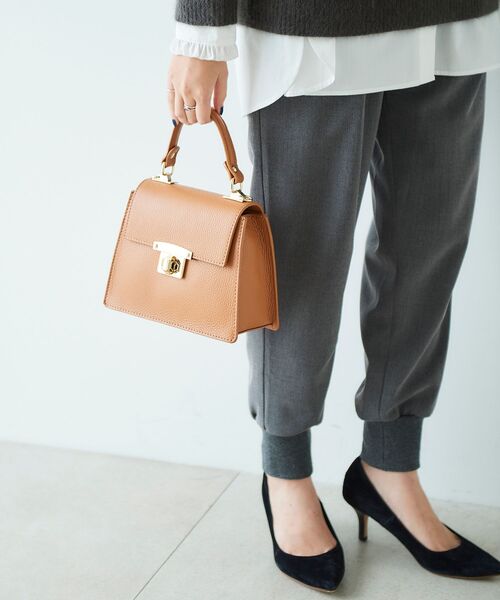 le.coeur blanc（ルクールブラン）の「AULENTTI ミニスクエアショルダー（ショルダーバッグ・レディース・キャメル/ブラック・FREE）」の3枚目の写真