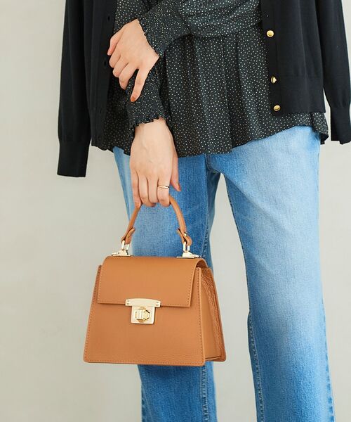 le.coeur blanc（ルクールブラン）の「AULENTTI ミニスクエアショルダー（ショルダーバッグ・レディース・キャメル/ブラック・FREE）」の9枚目の写真