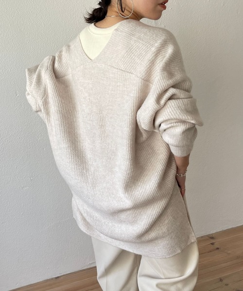 wee9s（ウィークス）の「over size v neck loose knit / お尻すっぽりオーバーサイズ深Ｖネックルーズニット（ニット/セーター・レディース・オートミール/ベージュ/ブラック/グレー・FREE）」の13枚目の写真