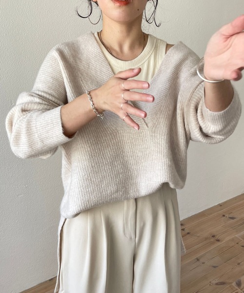 wee9s（ウィークス）の「over size v neck loose knit / お尻すっぽりオーバーサイズ深Ｖネックルーズニット（ニット/セーター・レディース・オートミール/ベージュ/ブラック/グレー・FREE）」の9枚目の写真