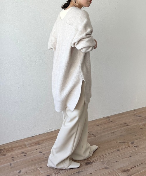 wee9s（ウィークス）の「over size v neck loose knit / お尻すっぽりオーバーサイズ深Ｖネックルーズニット（ニット/セーター・レディース・オートミール/ベージュ/ブラック/グレー・FREE）」の21枚目の写真