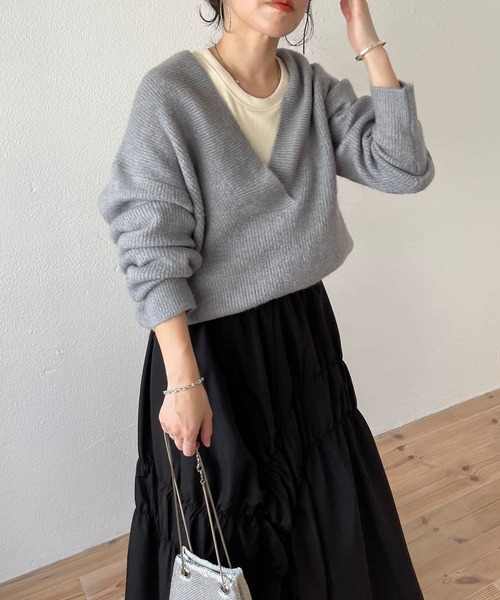 wee9s（ウィークス）の「over size v neck loose knit / お尻すっぽりオーバーサイズ深Ｖネックルーズニット（ニット/セーター・レディース・オートミール/ベージュ/ブラック/グレー・FREE）」の5枚目の写真