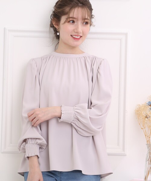 couture brooch(クチュールブローチ)の「◆前後2WAYギャザーデザインブラウス(シャツ/ブラウス・レディース・アイボリー/ライトグレー/ネイビー・38/40/42)」の3枚目の写真