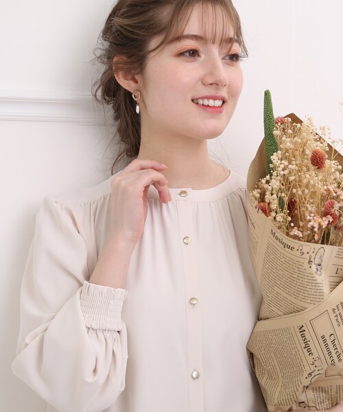 couture brooch(クチュールブローチ)の「◆前後2WAYギャザーデザインブラウス(シャツ/ブラウス・レディース・アイボリー/ライトグレー/ネイビー・38/40/42)」の14枚目の写真