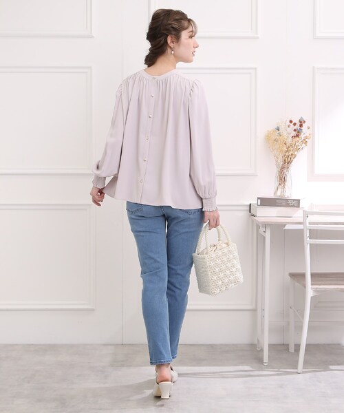 couture brooch(クチュールブローチ)の「◆前後2WAYギャザーデザインブラウス(シャツ/ブラウス・レディース・アイボリー/ライトグレー/ネイビー・38/40/42)」の16枚目の写真