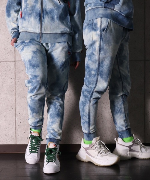 LUXE/R（ラグジュ）の「(RM)【ユニセックス】【LUXE/R】インディゴ 裏毛 モノグラム 総柄 ジョガーパンツ（スウェットパンツ・メンズ・サックスブルー/ネイビー・MEDIUM/LARGE）」の2枚目の写真