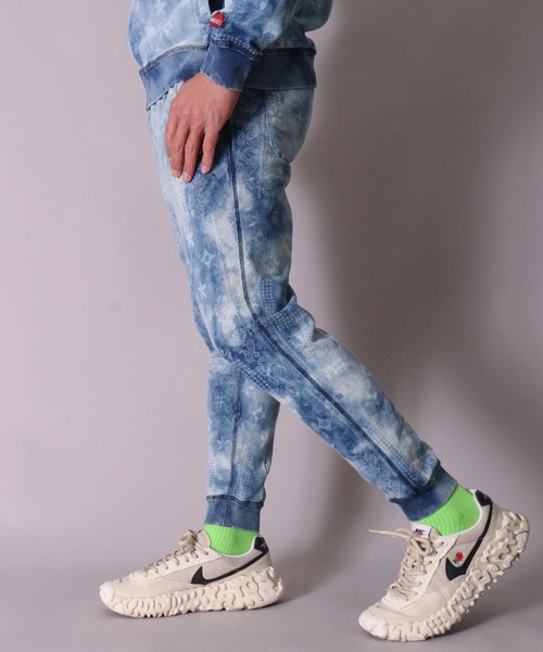 LUXE/R（ラグジュ）の「(RM)【ユニセックス】【LUXE/R】インディゴ 裏毛 モノグラム 総柄 ジョガーパンツ（スウェットパンツ・メンズ・サックスブルー/ネイビー・MEDIUM/LARGE）」の8枚目の写真