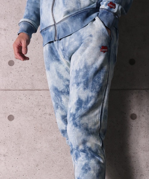 LUXE/R（ラグジュ）の「(RM)【ユニセックス】【LUXE/R】インディゴ 裏毛 モノグラム 総柄 ジョガーパンツ（スウェットパンツ・メンズ・サックスブルー/ネイビー・MEDIUM/LARGE）」の5枚目の写真