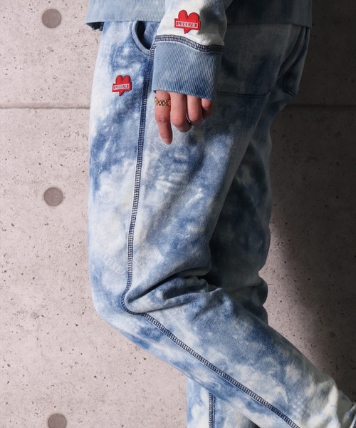 LUXE/R（ラグジュ）の「(RM)【ユニセックス】【LUXE/R】インディゴ 裏毛 モノグラム 総柄 ジョガーパンツ（スウェットパンツ・メンズ・サックスブルー/ネイビー・MEDIUM/LARGE）」の6枚目の写真