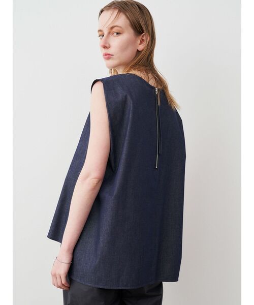 ELENDEEK(エレンディーク)の「Vネックフレアブラウス(シャツ/ブラウス・レディース・ベージュ/ブラック/インディゴブルー・FREE)」の4枚目の写真