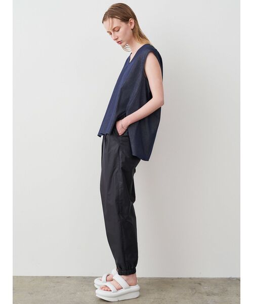 ELENDEEK(エレンディーク)の「Vネックフレアブラウス(シャツ/ブラウス・レディース・ベージュ/ブラック/インディゴブルー・FREE)」の6枚目の写真