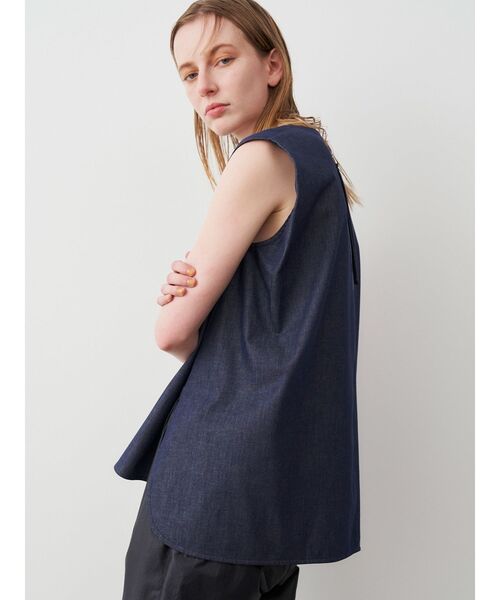 ELENDEEK(エレンディーク)の「Vネックフレアブラウス(シャツ/ブラウス・レディース・ベージュ/ブラック/インディゴブルー・FREE)」の7枚目の写真