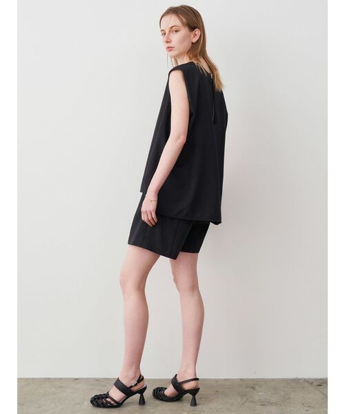 ELENDEEK(エレンディーク)の「Vネックフレアブラウス(シャツ/ブラウス・レディース・ベージュ/ブラック/インディゴブルー・FREE)」の9枚目の写真