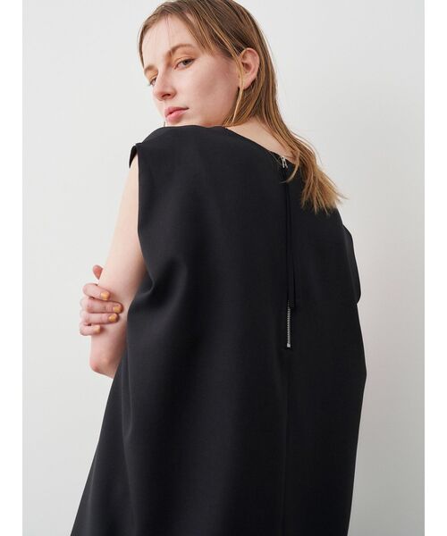 ELENDEEK(エレンディーク)の「Vネックフレアブラウス(シャツ/ブラウス・レディース・ベージュ/ブラック/インディゴブルー・FREE)」の11枚目の写真