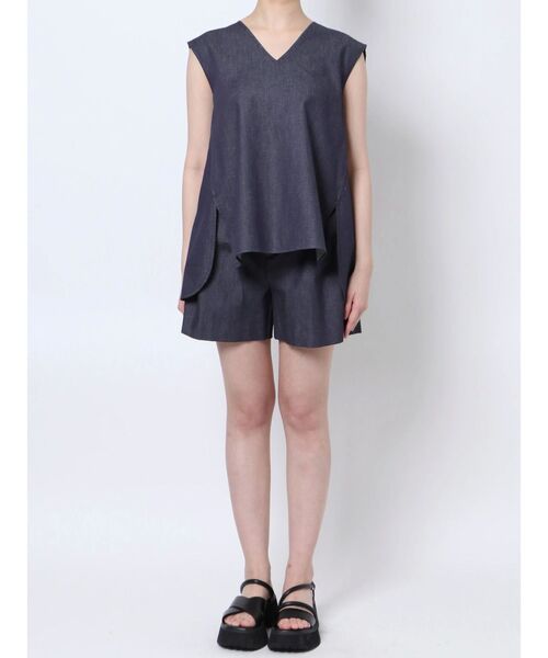 ELENDEEK(エレンディーク)の「Vネックフレアブラウス(シャツ/ブラウス・レディース・ベージュ/ブラック/インディゴブルー・FREE)」の22枚目の写真