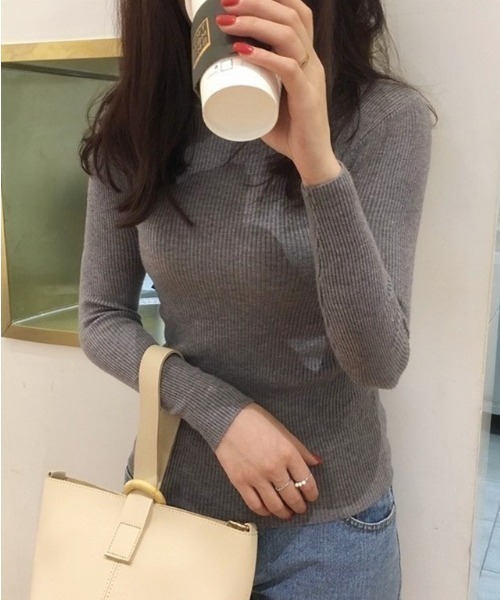 Ritzy(リッツィー)の「9色展開 クルーネック ベーシック リブニットトップス(ニット/セーター・レディース・グレー/ピンク/イエロー/ブルー/グリーン/ボルドー/ホワイト/ベージュ/ブラック・FREE)」の3枚目の写真