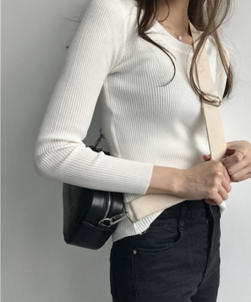Ritzy(リッツィー)の「9色展開 クルーネック ベーシック リブニットトップス(ニット/セーター・レディース・グレー/ピンク/イエロー/ブルー/グリーン/ボルドー/ホワイト/ベージュ/ブラック・FREE)」の2枚目の写真
