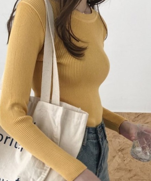 Ritzy(リッツィー)の「9色展開 クルーネック ベーシック リブニットトップス(ニット/セーター・レディース・グレー/ピンク/イエロー/ブルー/グリーン/ボルドー/ホワイト/ベージュ/ブラック・FREE)」の7枚目の写真