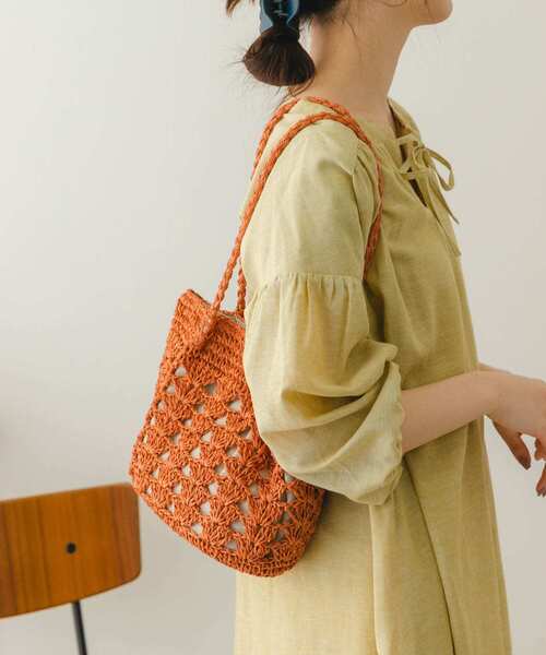 RODE SKO（ロデスコ）の「ペーパー透かし柄トートバッグ（かごバッグ・レディース・ミント/ブラウン系その他/ナチュラル・ONE）」の6枚目の写真