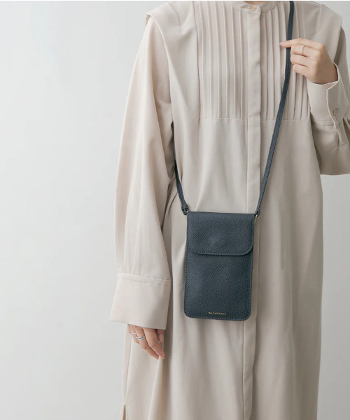 MACAROOON(マカルーン)の「〈MACAROOON/マカルーン〉Crossbody PhonePouch / スマホポシェット(ショルダーバッグ・レディース・クリーム/グレイッシュブルー/ダークネイビー/グレイッシュベージュ・ONE SIZE)」の4枚目の写真