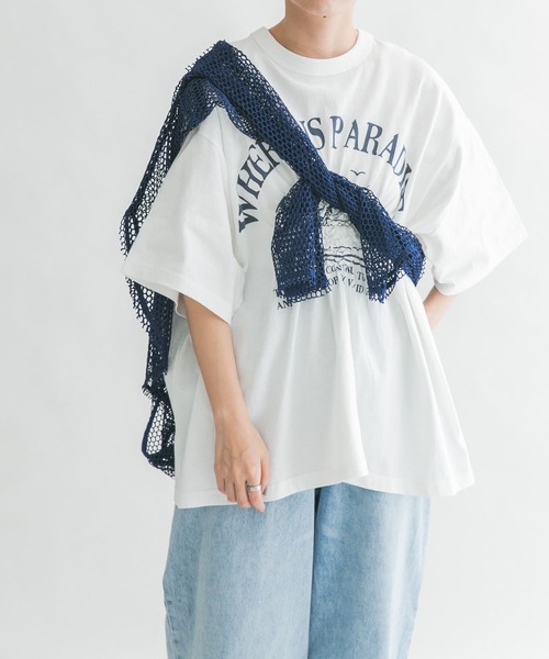 シャーリングプリントトップ KBF（ケイビーエフ）の「シャーリングプリントTEE（Tシャツ/カットソー