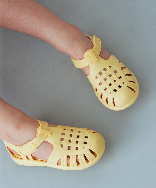 igor（イゴール）の「igor（イゴール） / TOBBY SOLID ベルクロ サンダル（11～18cm）（サンダル・キッズ・カーキ/レッド系その他5/ピンク/インディゴブルー/オフホワイト/クリーム/ベージュ/ブラウン系その他3/ブラック/レッド系その他7/オリーブ/レッド系その他2・16cm/17cm/13cm/18cm/14cm/15cm/11cm/14.5㎝/16.5cm/12.5cm/12cm）」の6枚目の写真