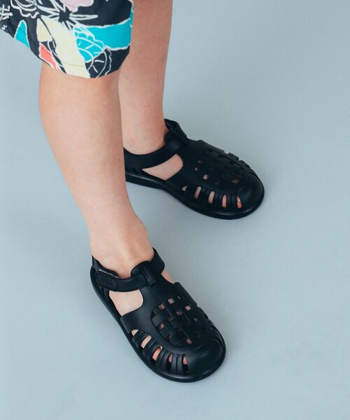 igor（イゴール）の「igor（イゴール） / TOBBY SOLID ベルクロ サンダル（11～18cm）（サンダル・キッズ・カーキ/レッド系その他5/ピンク/インディゴブルー/オフホワイト/クリーム/ベージュ/ブラウン系その他3/ブラック/レッド系その他7/オリーブ/レッド系その他2・16cm/17cm/13cm/18cm/14cm/15cm/11cm/14.5㎝/16.5cm/12.5cm/12cm）」の3枚目の写真