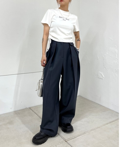 WHO'S WHO gallery(フーズフーギャラリー)の「【HiNT/ヒント】サイドシャーリングTEE(Tシャツ/カットソー・レディース・ホワイト/ブラック/ネイビー・FREE)」の6枚目の写真