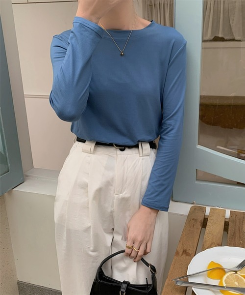 Chaco closet(チャコ クローゼット)の「ベーシックボートネックロングTシャツ(Tシャツ/カットソー・レディース・ブラウン/オレンジ/ブラック/ホワイト/ブルー・FREE)」の4枚目の写真