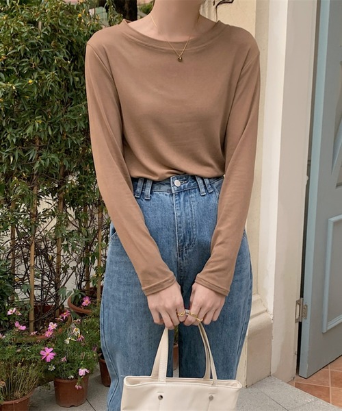 Chaco closet(チャコ クローゼット)の「ベーシックボートネックロングTシャツ(Tシャツ/カットソー・レディース・ブラウン/オレンジ/ブラック/ホワイト/ブルー・FREE)」の16枚目の写真