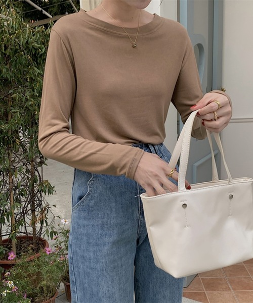 Chaco closet(チャコ クローゼット)の「ベーシックボートネックロングTシャツ(Tシャツ/カットソー・レディース・ブラウン/オレンジ/ブラック/ホワイト/ブルー・FREE)」の17枚目の写真