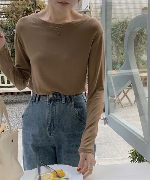 Chaco closet(チャコ クローゼット)の「ベーシックボートネックロングTシャツ(Tシャツ/カットソー・レディース・ブラウン/オレンジ/ブラック/ホワイト/ブルー・FREE)」の18枚目の写真