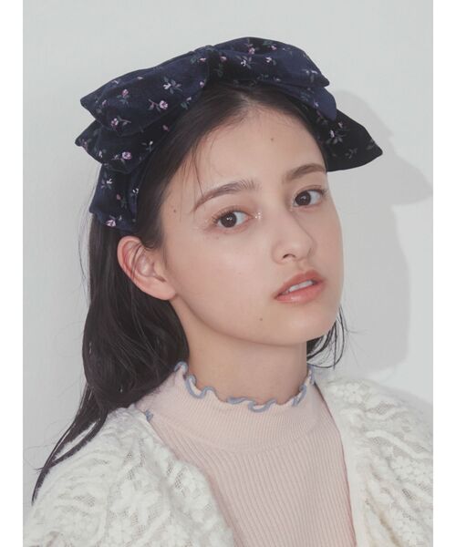 merry jenny（メリージェニー）の「floral ribbonベロアカチューシャ（カチューシャ・レディース・ブラック/ネイビー・FREE）」の10枚目の写真