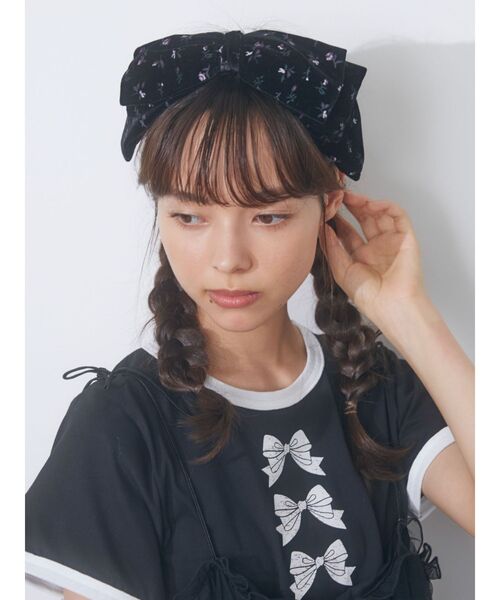 merry jenny（メリージェニー）の「floral ribbonベロアカチューシャ（カチューシャ・レディース・ブラック/ネイビー・FREE）」の6枚目の写真